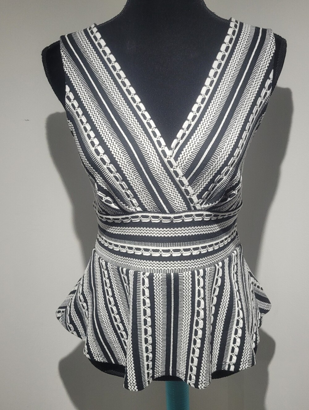 Vanessa Virginia by Anthropologie Women's Upton Peplum Top Small Black White